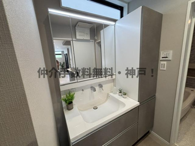 【独立洗面台】 | 神戸市垂水区桃山台3丁目　新築戸建2号棟　仲介手数料無料！ | 独立洗面台あり、毎朝おしゃれに忙しい女性の方におすすめです