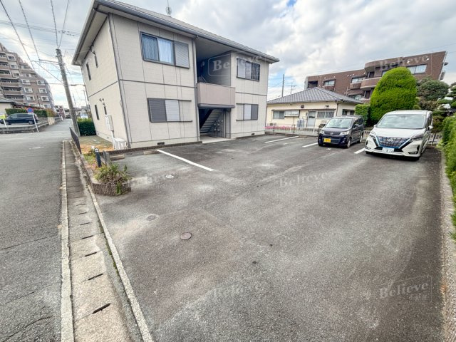 グリーンパーク大善寺Ⅱ　A棟の駐車場|駐車スペースもあります☆