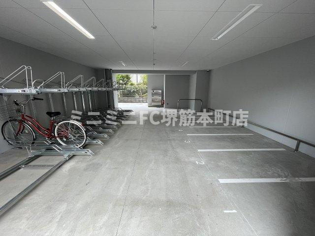 セレニテ天六リアンの駐車場