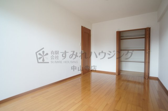 グランドール宝塚の寝室