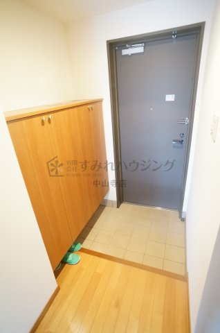 グランドール宝塚の玄関