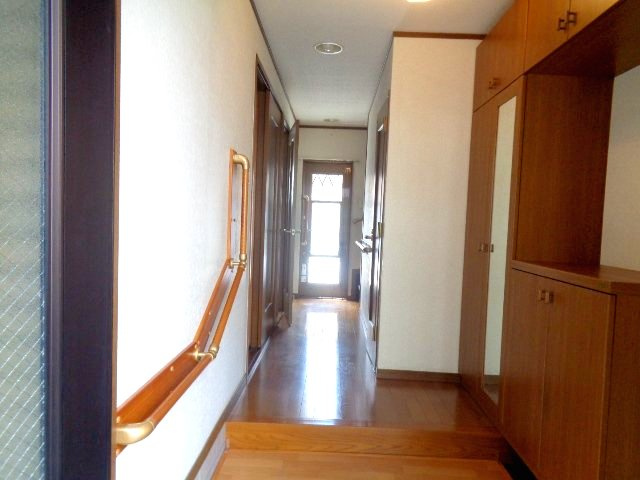 本庄町1丁目　の玄関|いつも気持ち良くご家族を迎えられる玄関収納付