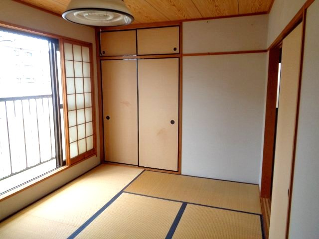 本庄町1丁目　の和室|３階和室自然光が入る窓のあるキッチン