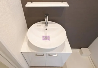 【独立洗面台】 | エスリード大阪グランゲート | 独立洗面台、小物を置くことができて便利です
