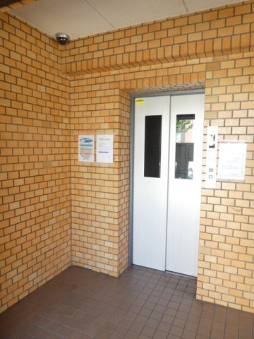 エレベーターと防犯カメラ付きです♪
