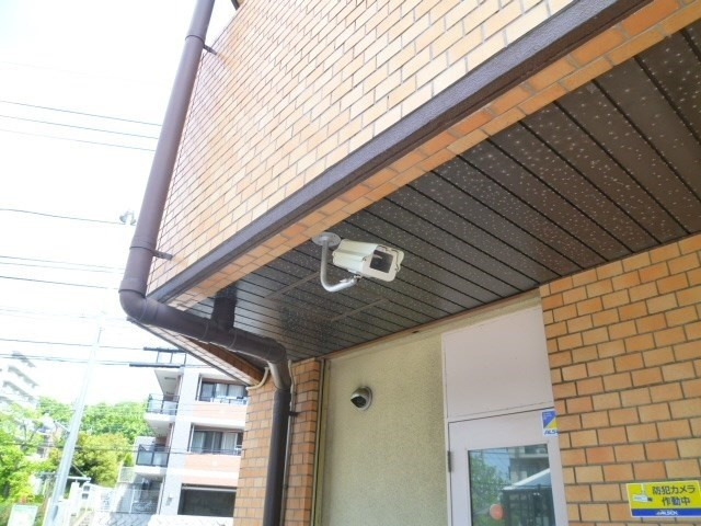 アルソックの防犯カメラがマンションの至る所にあり、安心です♪