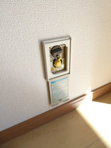 洋室にはガス栓があり、ガスファンヒーターも使う事が出来ます♪