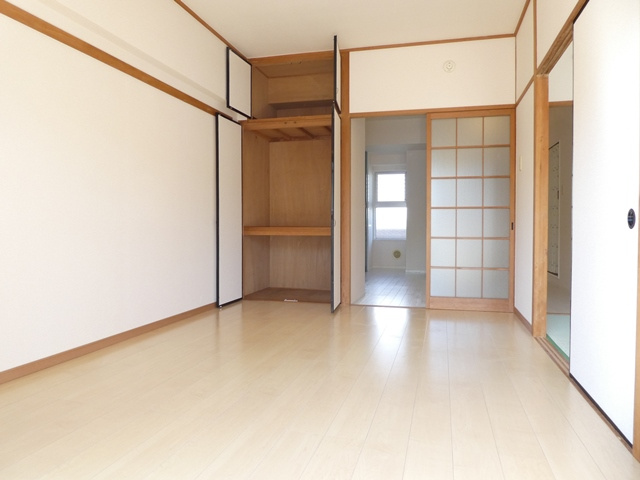 洋室６帖です。物入とエアコン付きです♪