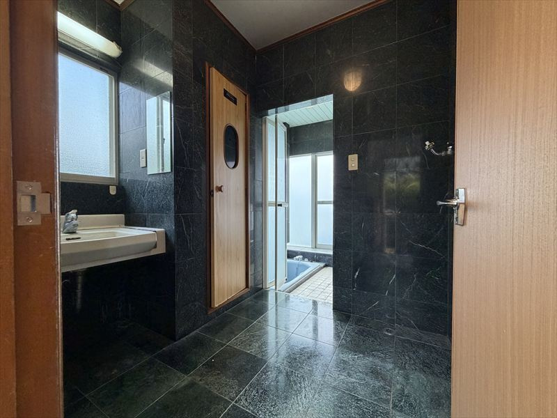 伊豆急一碧台　陽当たりの良いお庭で菜園可能な3LDK　1680万円の浴室|洗面所、浴室