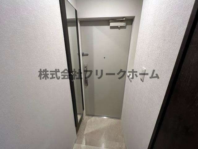 三鷹市下連雀３丁目の賃貸マンションの玄関