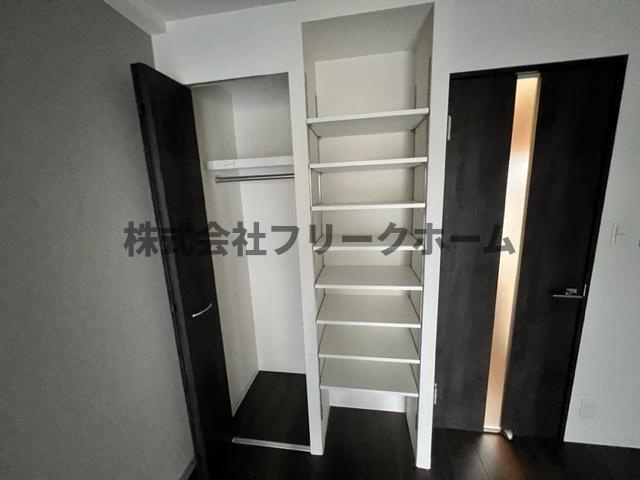 三鷹市下連雀３丁目の賃貸マンションの収納