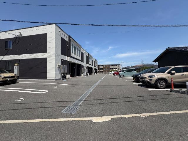 エレガンス益城の駐車場