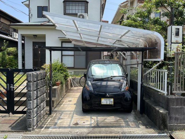 熊取町東和苑　中古戸建の駐車場