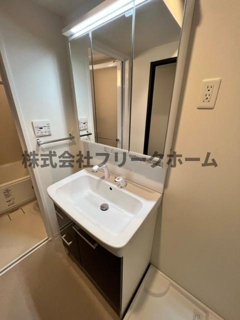 三鷹市下連雀３丁目の賃貸マンションの洗面所