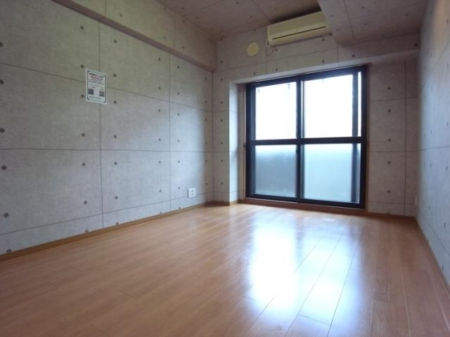 フェニックス三軒茶屋の洋室|使い勝手のいい洋室です