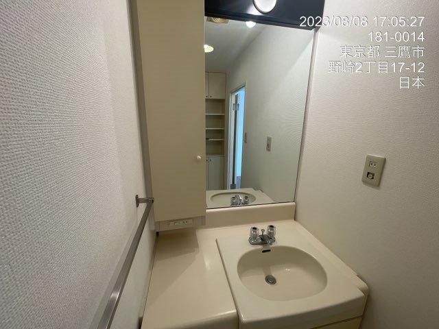 ＰＡＬＷＩＳＨ三鷹の独立洗面台|独立洗面台、小物を置くことができて便利です