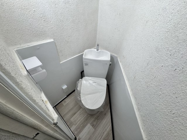 鳳中町8丁貸家のトイレ