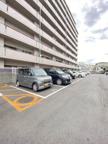 サンマンションアトレ北園田の駐車場