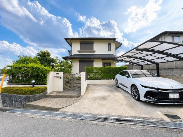 山之上西町　中古一戸建ての外観|新しい生活にいかがでしょうか？外観はお住まいの顔になります。こだわりたいポイントですね。外壁塗装や屋根塗装のご相談も承っております。
■現地内覧・資金計画相談・住宅ローン相談もお問合せ受付中■