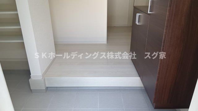 高槻市大和２丁目新築戸建て住宅２号棟の玄関