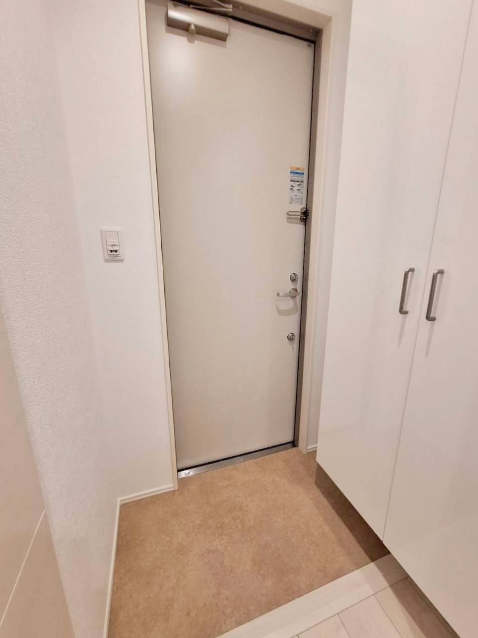 No.FLATの玄関