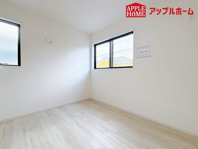 さいたま市中央区八王子1期の洋室|充分な広さの収納を備え、風通しも良く、大変居心地の良い採光良好な洋室は、快適空間。プライベートの時間もゆったりお寛ぎ頂けそうですね！