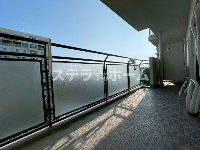 シーアイハイツ南千里C棟のバルコニー|暖かな日差しのふりそそぐバルコニー
