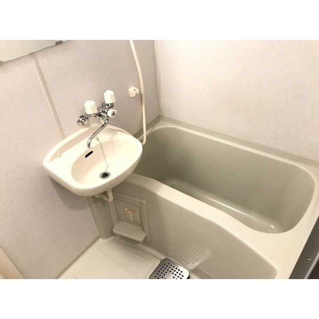アルモニカ伊勢の浴室