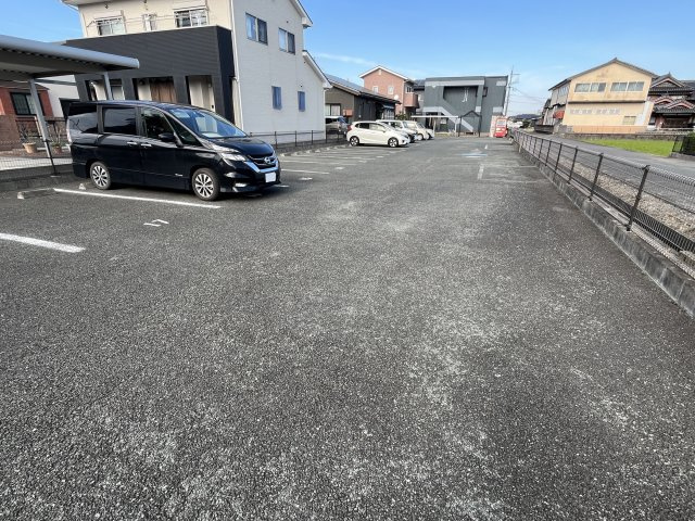 パストラルの駐車場