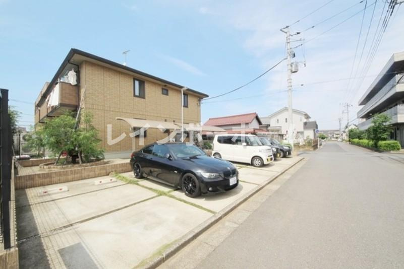 グリシーヌの駐車場
