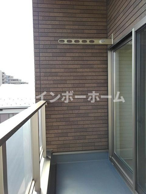 フランのバルコニー