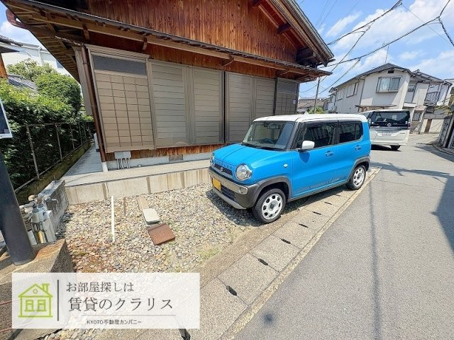 桂木ノ下町平屋貸家（ガレージ付き）の駐車場