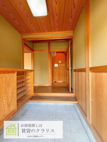 桂木ノ下町平屋貸家（ガレージ付き）の玄関