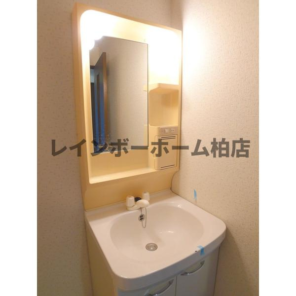 【仲介手数料：50％OFF】対象物件！の洗面所|忙しい朝には欠かせない洗面所です