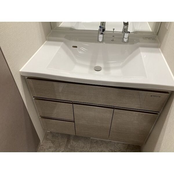 SK RESIDENCES SHINSAIBASHI（中央小学校区）の洗面所|SK RESIDENCES SHINSAIBASHI　洗面所