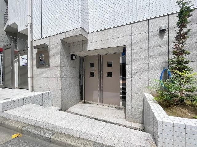 カスタリア南麻布のエントランス|毎日通るエントランスはこのようになっています
