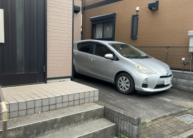 【駐車場】 | 駐車場と明記されていても、最小スペースでつくられた駐車場だと大型車は駐車できなかったり、出入りしにくくなったりする可能性があります。お車のサイズと購入したい物件の駐車場のサイズを現地で確認しましょう。