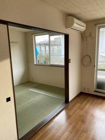 和室６帖は壁掛けと押入付きです♪