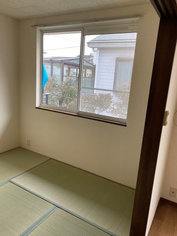 和室の窓からの眺望です最上階２階角部屋で陽当り眺望良好です♪