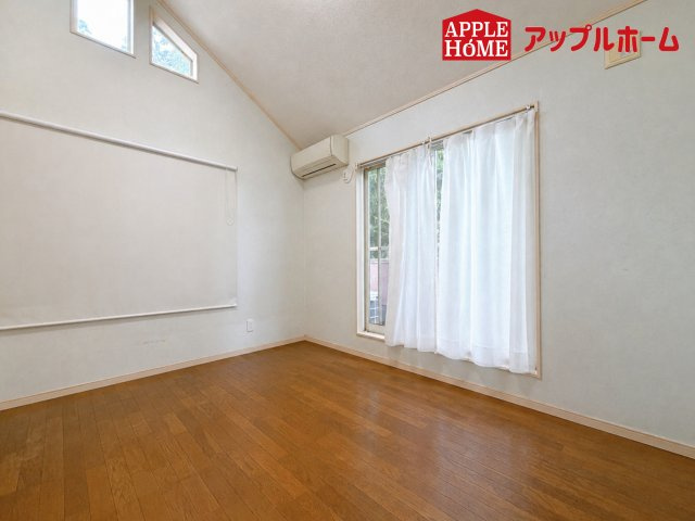 さいたま市岩槻区古ヶ場　中古戸建の洋室|風通しも良く、大変居心地の良い採光良好な洋室は、快適空間。プライベートの時間もゆったりお寛ぎ頂けそうですね！