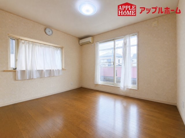 さいたま市岩槻区古ヶ場　中古戸建の洋室|風通しも良く、大変居心地の良い採光良好な洋室は、快適空間。プライベートの時間もゆったりお寛ぎ頂けそうですね！