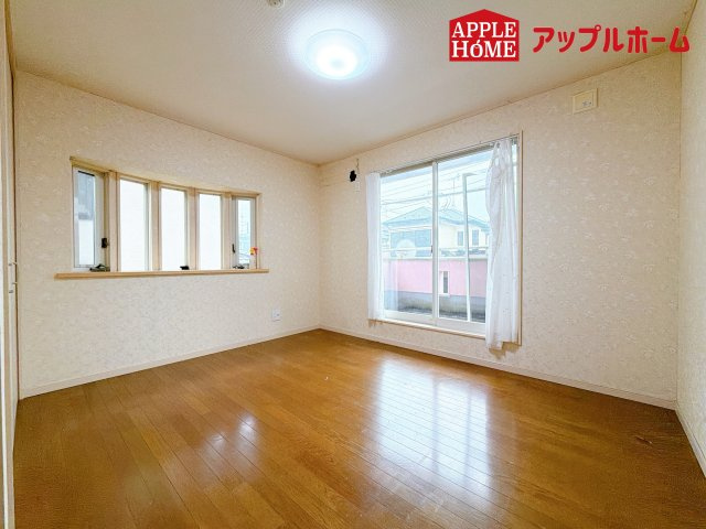 さいたま市岩槻区古ヶ場　中古戸建の洋室|風通しも良く、大変居心地の良い採光良好な洋室は、快適空間。プライベートの時間もゆったりお寛ぎ頂けそうですね！