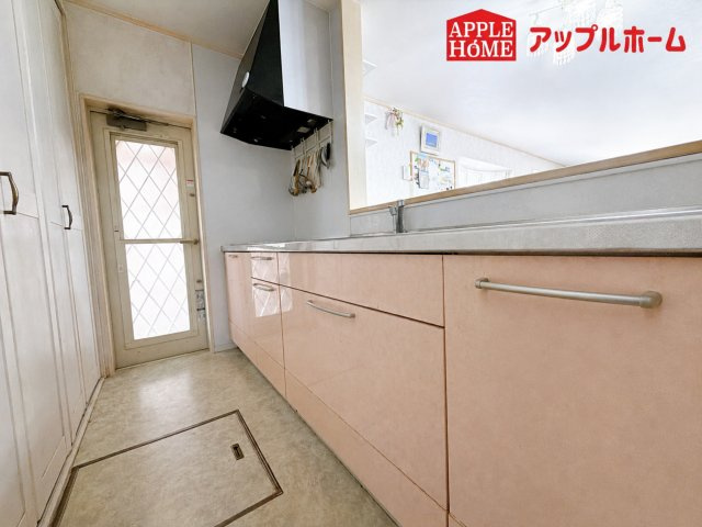 さいたま市岩槻区古ヶ場　中古戸建のキッチン|床下収納もある便利なキッチンです♪