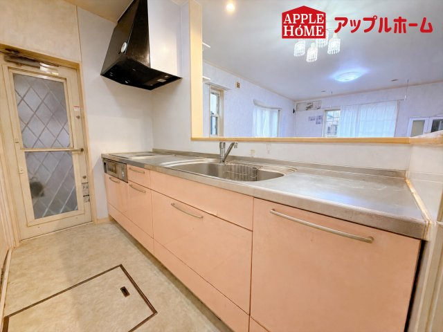 さいたま市岩槻区古ヶ場　中古戸建のキッチン|床下収納もある便利なキッチンです♪