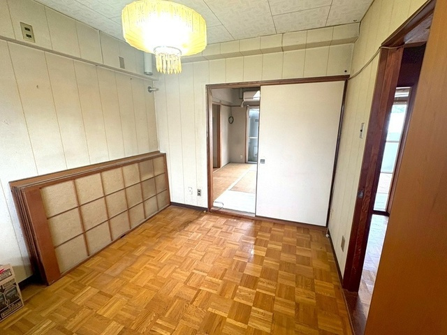 「電停・バス停が至近」高知市本町1丁目南陽スカイメゾン　中古マンションのキッチン|隣室との移動もスムーズな開放感ある室内動線。