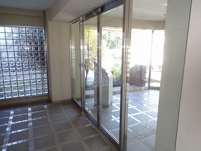 コリンシア市川のエントランス
