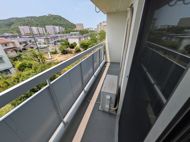 高倉台2-1団地9号棟のバルコニー|日当たりの良いバルコニー