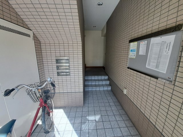 アイエフヴィラ甲子園のエントランス