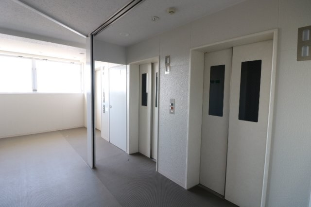 ２基エレベーターがございます