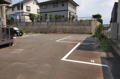 ピュアハイツⅡA棟の駐車場